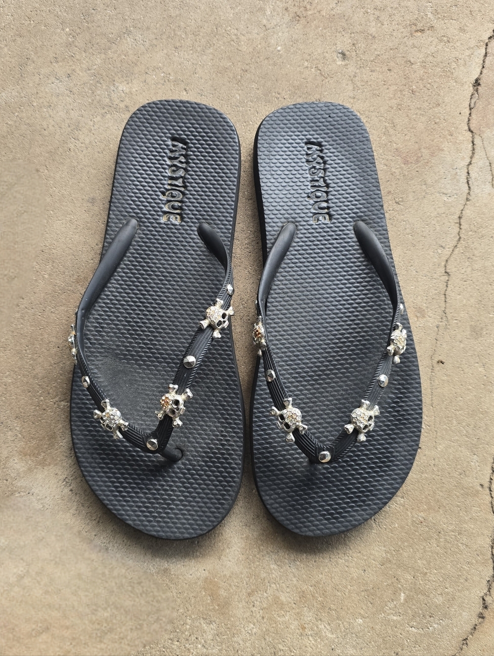 Vtg Mystique Goth Bling Sandals Skulls Womens Size 38 US 7/8 Black Flip Flops
